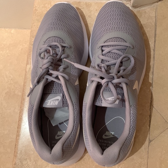 NIKE! NWOT. Grey/White Sneakers/Trainers. Model: AQ3555-003. Size 13. Br… - Picture 2 of 12
